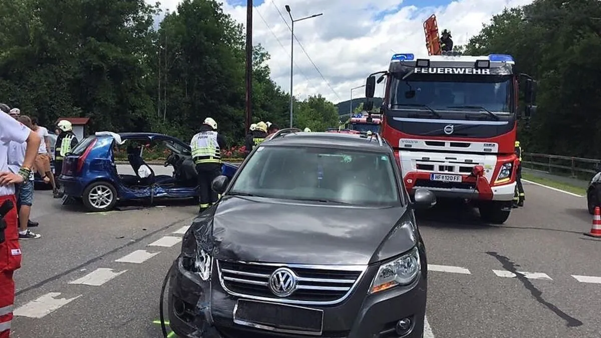 Auf der L 406 krachte es am Freitag