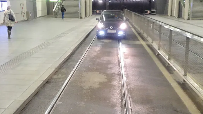 Dort, wo normalerweise nur die Straßenbahnen der Linie 1, 3, 6 und 7 halten...