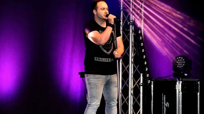 Kevin Sundl durfte als erster auf die Bühne ...