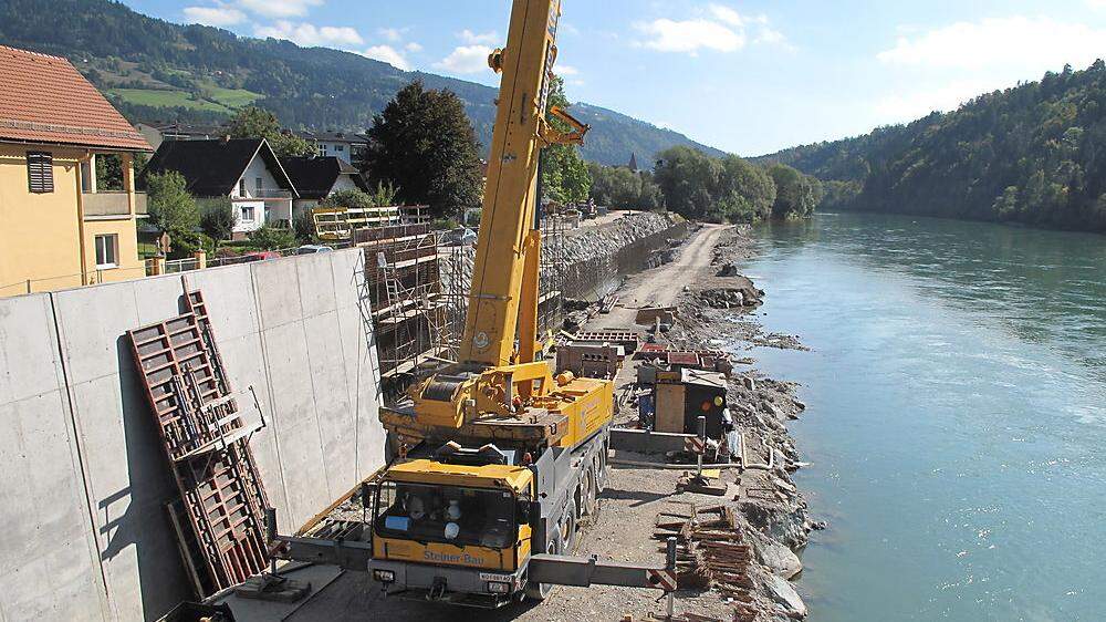 In Lavamünd sind zwei Drittel der Hochwasser-Schutzmauer an der Drau fertiggestellt