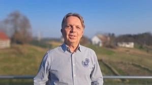 Anton Edl fliegt in eine Woche selbst nach Nigeria um sich vor Ort ein Bild zu machen