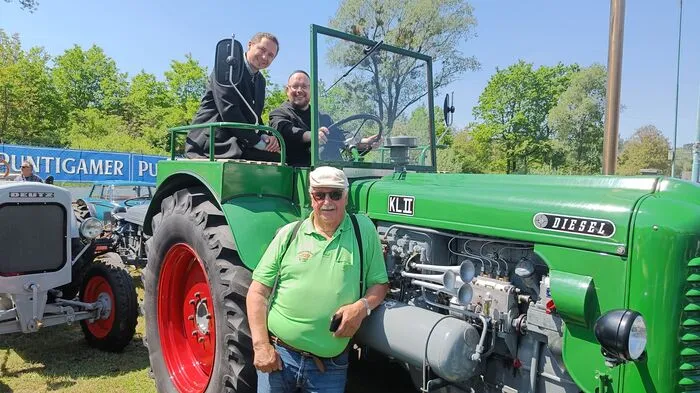 Obmann Peter Mairitsch mit Bürgermeister Stefan Salzmann und Pater Marian