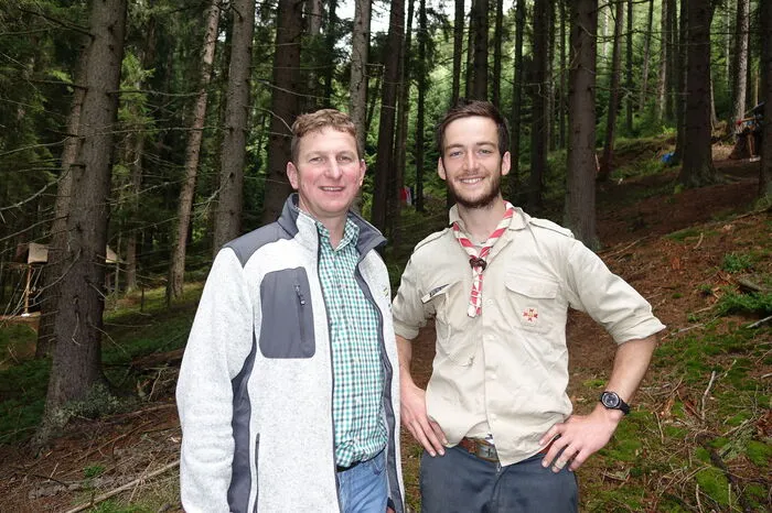 Gruppenleiter Timothee Noirot-Nerin (r.) mit Bürgermeister Andreas Kühberger