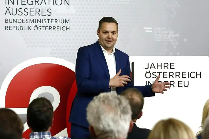 Der Vertraute von Ex-Obmann Sebastian Kurz managte die Partei von 2020 bis 2021. In der Öffentlichkeit trat er nur selten auf, die Kommunikation überließ er seiner Stellvertreterin Gaby Schwarz.