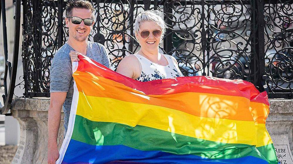 Sebastian Wintschnig und Jacqueline Staber hissen demnächst die Regenbogenfahne