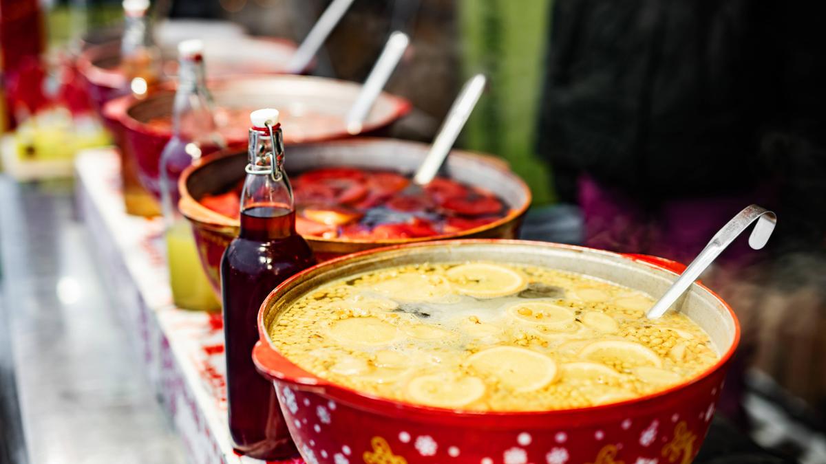 Glühwein - für viele ein Genuss, der beim Bummeln über den Christkindlmarkt einfach dazugehört