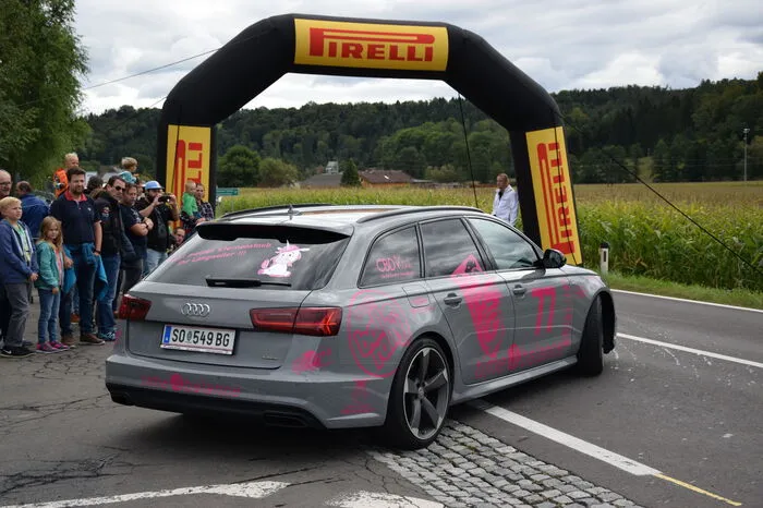 In der dritte Etappe der Autroball-Rally kommen Autos und Autolenker nach Linz, Freistadt, Gmünd, Zwettel und Krems und fahren anschließend nach St. Pölten.