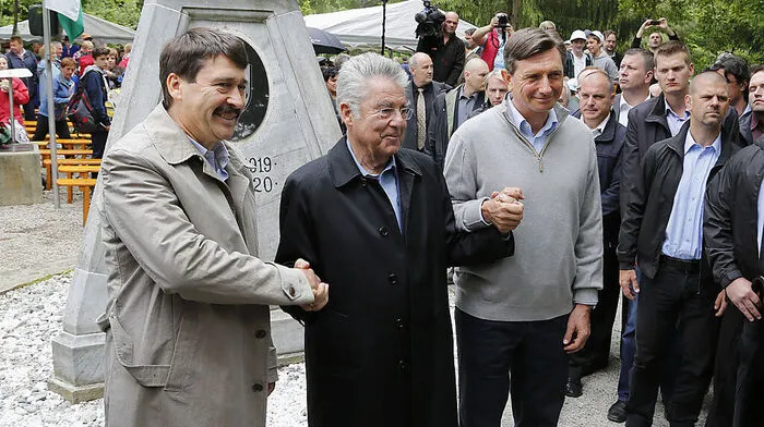 UHBP Heinz Fischer traf sich am Dreiländereck in Oberdrosen mit Ungarns Staatspräsidenten Janos Ader (li.) und Sloweniens Präsident Borut Pahor (re.).