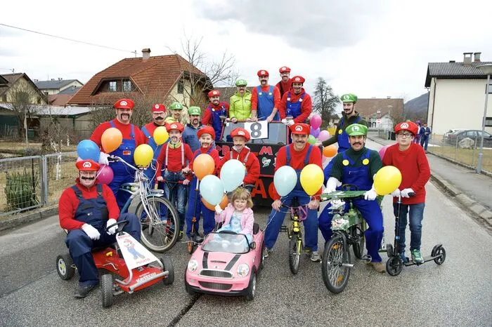 Bitte klicken Sie sich durch die Bilder. . .