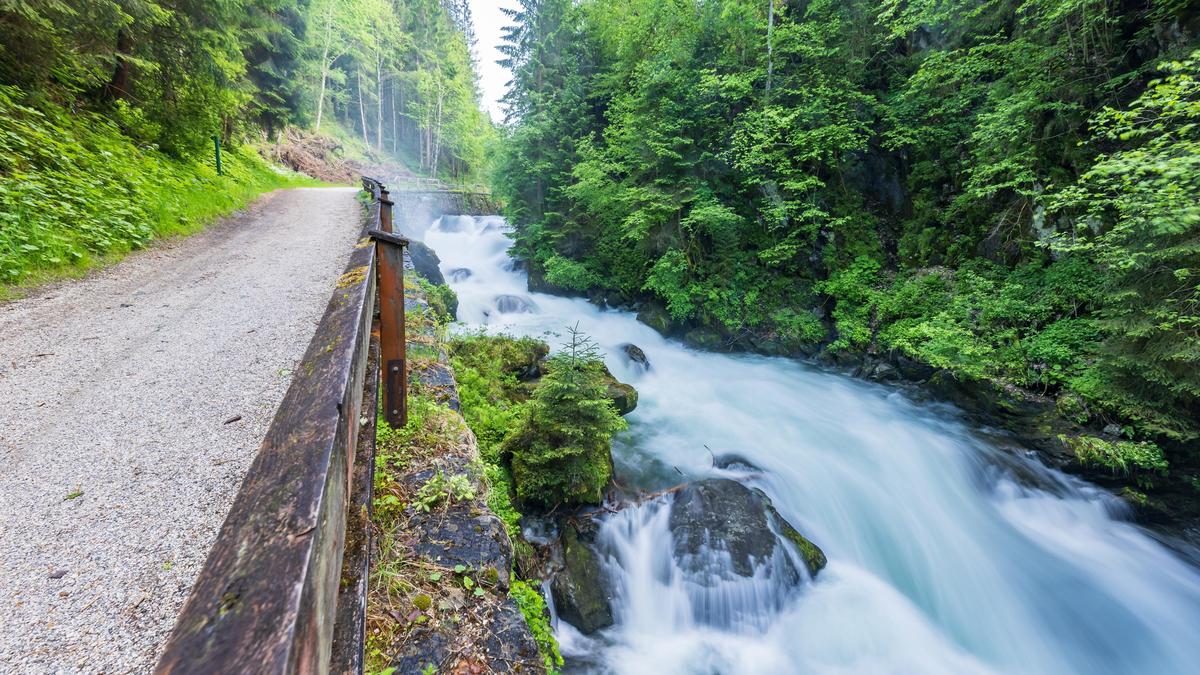 Sie ist der Startpunkt des „Wilde Wasser-Themenweges“ und Herzensplatz vieler Schladmingerinnen und Schladminger: die Talbachklamm