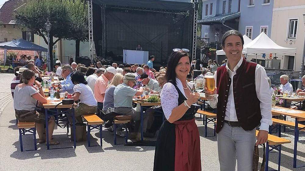 Kulturkoordinator Michael Wasserfaller und Vize-Bürgermeisterin Doris Hofstätter freuen sich über die positive Bilanz des ersten &quot;Altstadt Sommer Festivals&quot;