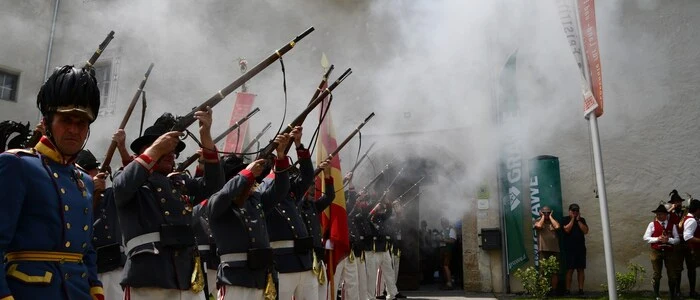 Ehrensalven der Schützengarde bei der Steirischen Roas