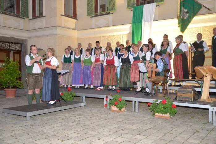 Die beiden Chöre, der MGV Hochreichart Gaal und der Volksliedchor Gaal, begeisterten als Veranstalter das Publikum mit gemeinsamen und auch Einzeldarbietungen.
