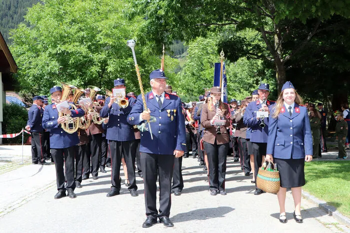 Musikalisch umrahmten die Feu­er­wehr­mu­sik­ka­pel­le Zed­litz­dorf und die Ju­gend­blas­mu­sik der Feu­er­wehr Horn­stein gemeinsam das Jubiläumsfest.
