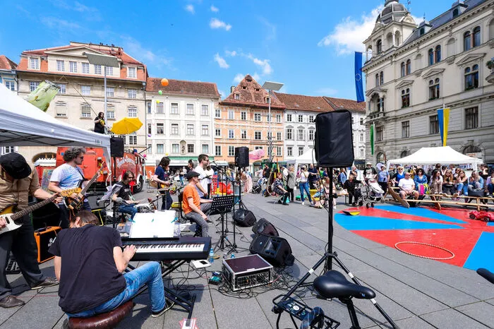 ... mit Musik ...