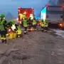 Feuerleute bei einem Einsatz nach einem Unfall | Die FF Althofen war mit 14 Einsatzkräften vor Ort
