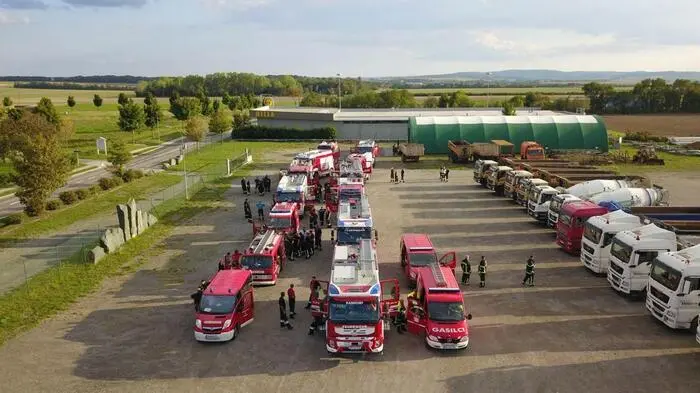 106 Feuerwehrmitglieder mit 17 Fahrzeugen aus dem Feuerwehrbereich Hartberg waren bei der Übung im Bezirk Oberwart.