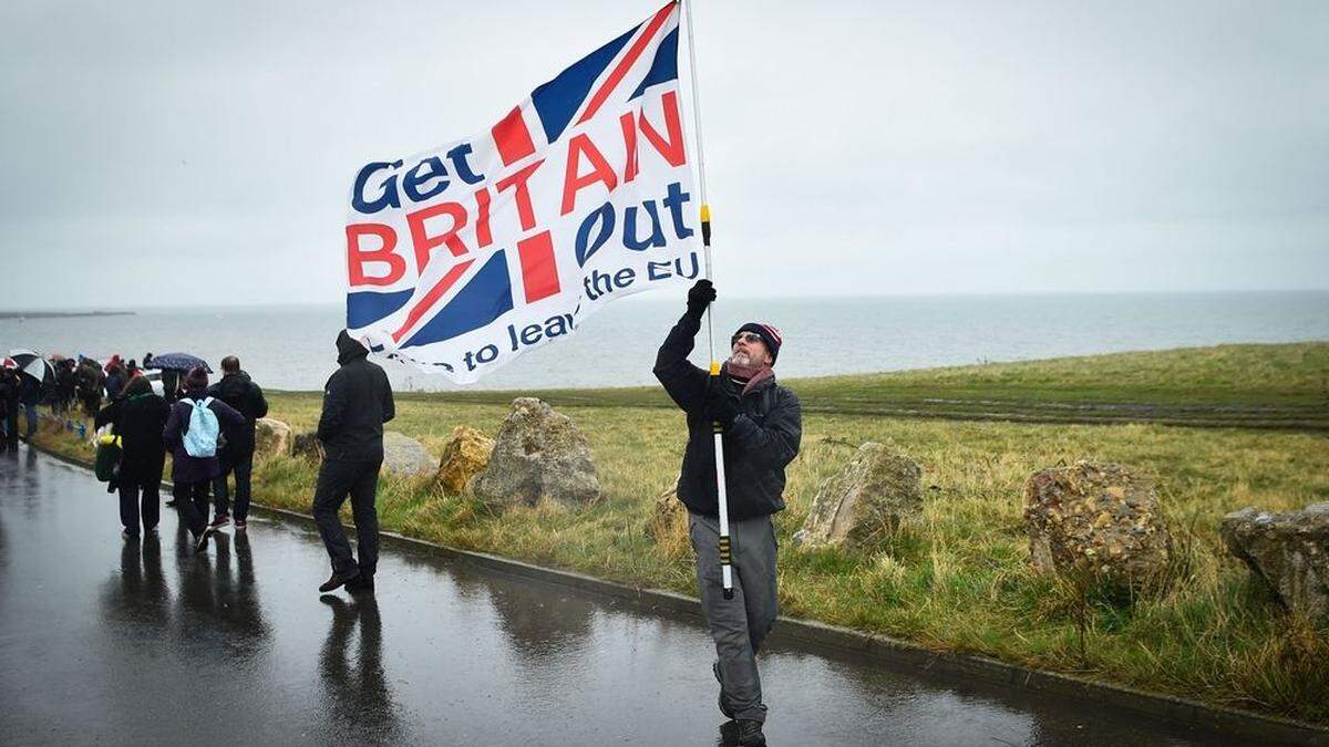 Brexit-Befürworter starteten am Sonntag einen Marsch von Sunderland nach London