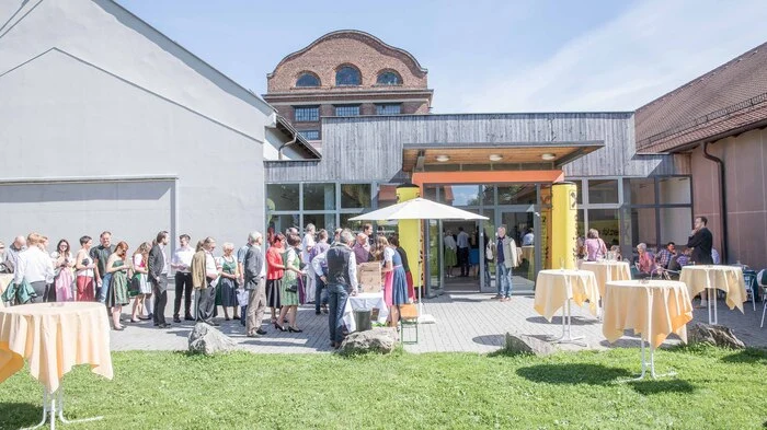 Bei herrlichem Wetter und sommerlichen Temperaturen lud die Landwirtschaftskammer am Donnerstag zur Präsentation der besten Steirer-Weine 2016 in die Seifenfabrik Graz.