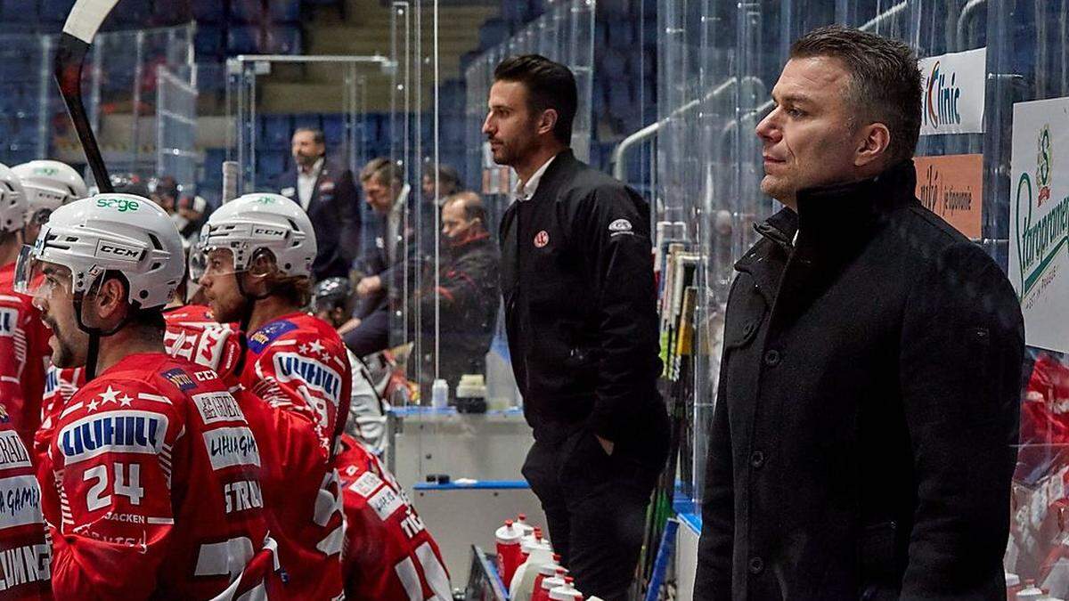 KAC-Verteidiger David Fischer trat erstmals hinter der Bande auf, Andrej Hocevar fungiert wohl auch in den nächsten Partien als Headcoach