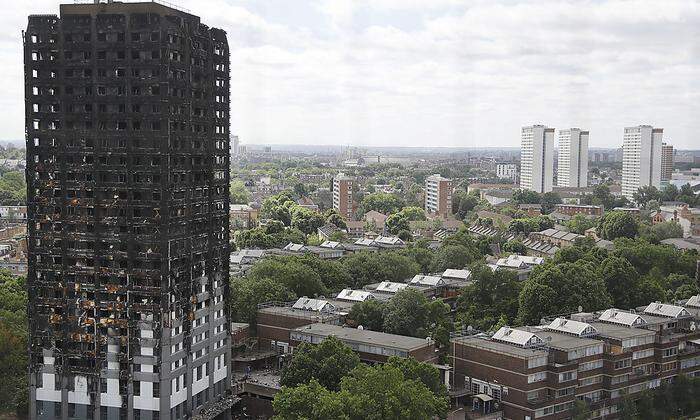 Mindestens 79 Menschen starben im brennenden Grenfell-Tower in London