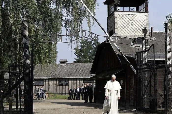 Wer ein Menschenleben rettet, rettet die ganze Welt, heißt es im jüdischen Talmud. Für Menschen, die während des Holocaust Juden retteten, gilt das ganz besonders. Während des Auschwitz-Besuchs von Papst Franziskus gibt es für die "Gerechten unter den Völkern" eine besondere Geste.