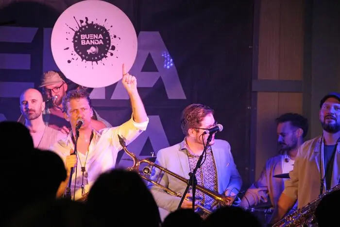 Klicken Sie sich durch die besten Bilder der Albumpräsentation!