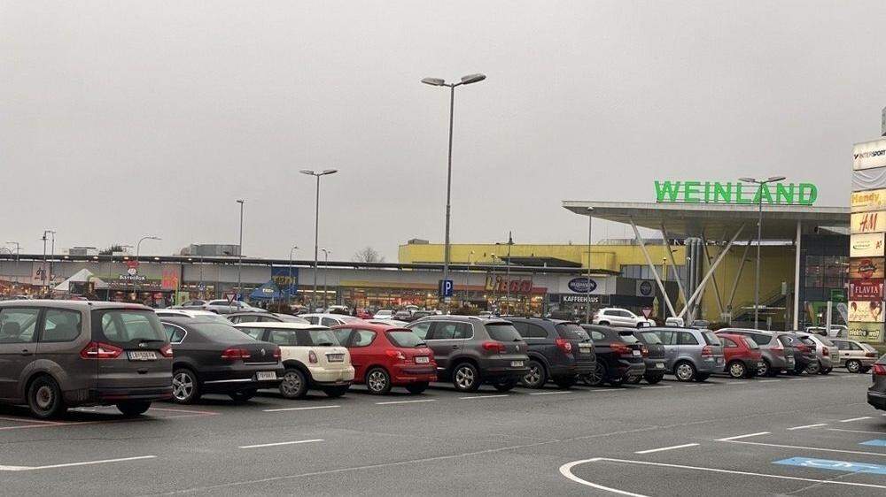Die Parkplätze der Einkaufszentren in Leibnitz und Deutschlandsberg sind gut gefüllt