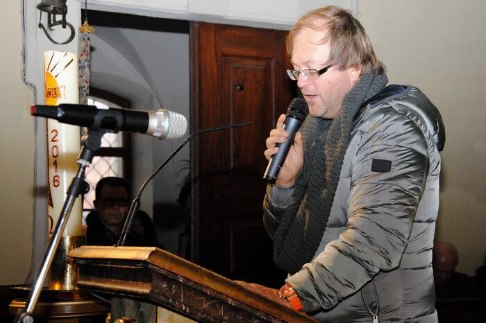 Moderator Erich Fuchs präsentierte das Buch „Weihnachten, wie es einmal war.“