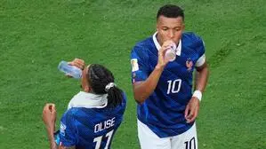 Was trinken die Spieler eigentlich in den „Hydration Breaks“? 