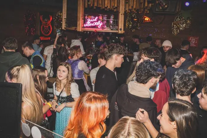 Zahlreiche Gäste ließen sich die Partynacht nicht entgehen.