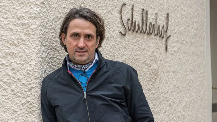 Vor zwei Jahren hat Martin Auer mit dem Schillerhof am Schillerplatz im Grazer Bezirk St. Leonhard eines der legendärsten Grazer Lokale umgebaut und wieder eröffnet.
