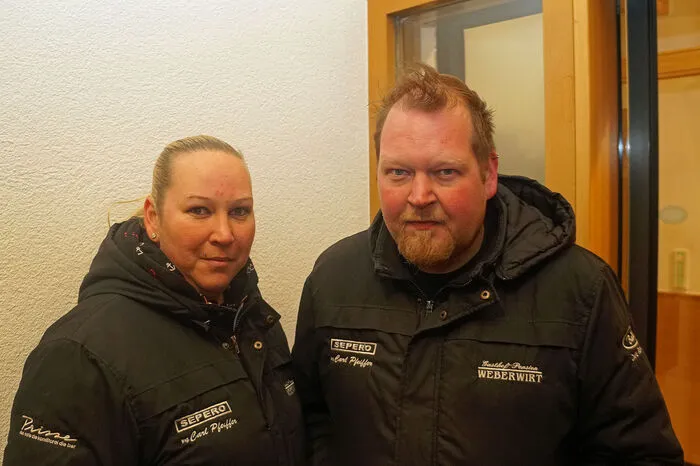Obmann Roland Pongratz und seine Lebensgefährtin Kathrin Lechner organisierten den Perchtenlauf.