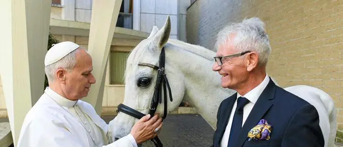 Ein polnischer Pferdezüchter übergab Papst Leo XIV. ein besonderes Geschenk