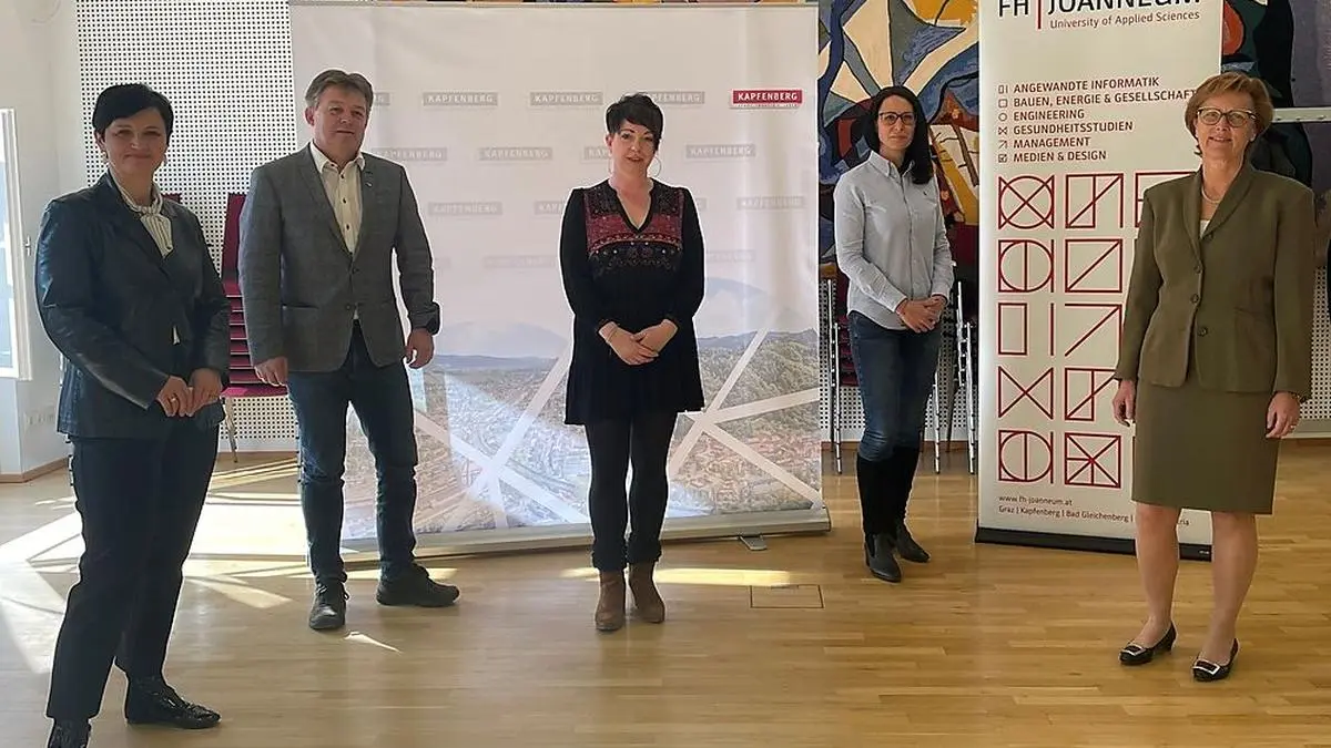 (v.l.) Gerlinde Siml von der SFG, Günther Wagner vom AMS Bruck, Vizebürgermeisterin Melanie Praxmaier, Barbara Abel von der WKO Bruck-Mürzzuschlag und Sonja Gögele von der FH Joanneum Kapfenberg bei der Präsentation der "Female Future"-Messe