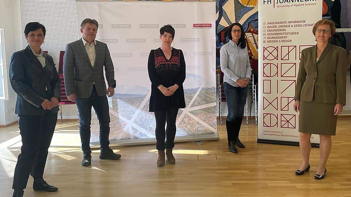 (v.l.) Gerlinde Siml von der SFG, Günther Wagner vom AMS Bruck, Vizebürgermeisterin Melanie Praxmaier, Barbara Abel von der WKO Bruck-Mürzzuschlag und Sonja Gögele von der FH Joanneum Kapfenberg bei der Präsentation der &quot;Female Future&quot;-Messe