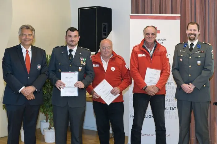 Verleihung von Dienstjahrabzeichen.