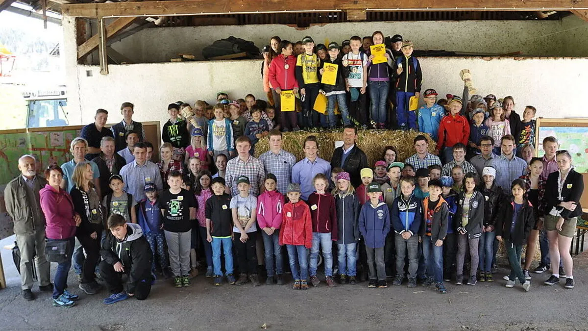 Die Schüler der vier Volksschulen und das Projektteam	
