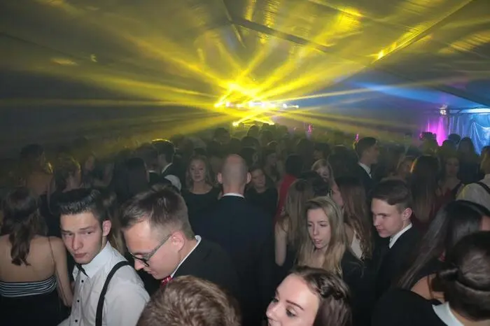In der Disco sorgte "Sound - X - Press" mit alten wie neuen Hits für ausgezeichnete Stimmung.