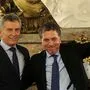 Der scheidende Finanzminister Nicolas Dujovne (rechts) mit Präsident Mauricio Macri    