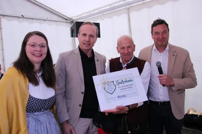 Obmann Günter Schmidt freute sich, Bürgermeister Jochen Bocksruker, dessen Vize Christiane Holler Wind und Stadtrat Josef Schüller von der Stadtgemeinde Bärnbach ...
