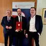 Bei der Angelobung: Bernhard Fink mit Maximilian Peter und Ausbildungsanwalt Werner Hochfellner (von links)