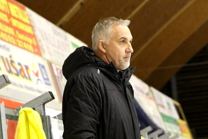 Sichtlich erfreut über den klaren Sieg zeigte sich nach dem Schlusspfiff Trainer Gerald Ressmann (Foto), der übrigens dreimal an Olympischen Spielen teilnahm.