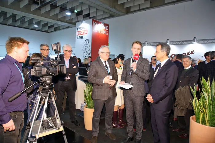 Kleine.TV übertrug die Eröffnung der Immobilienmesse der Kleinen Zeitung live mit Moderator Mathias Pascottini
