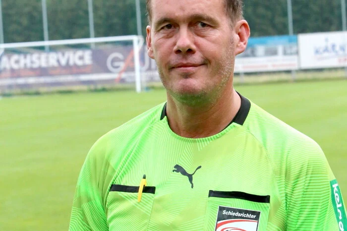 Und als Schiedsrichter fungierte Ex-Bundesliga-Schiri Manfred Krassnitzer. 