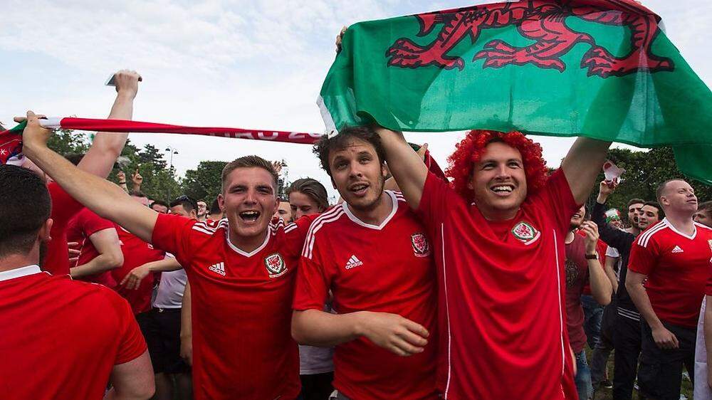 Walisische und englische Fans möchten in Lens friedlich feiern