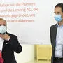 Palmers- Vorstand Tino Wieser und Lenzing CEO Stefan Doboczky (R.) während einer Präsentation der Palmers und Lenzing AG zum 'Start einer Maskenproduktion' am Freitag, 8. Mai 2020