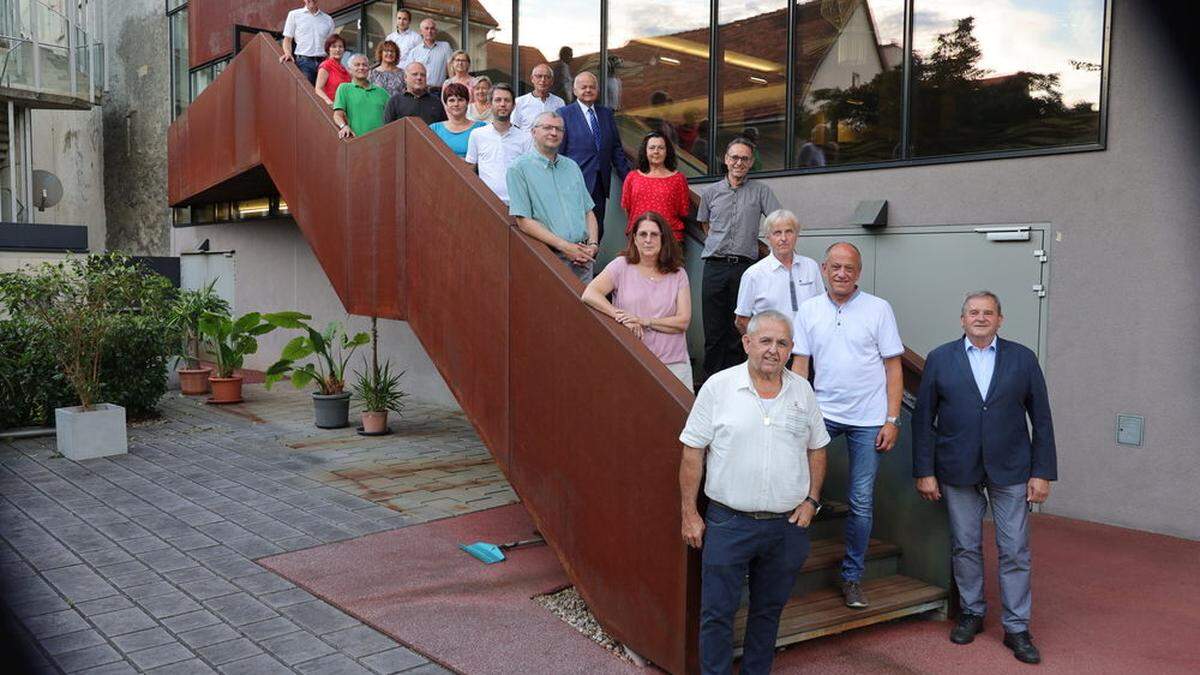 Die letzte Gemeinderatssitzung fand im Zehnerhaus statt: Zum Abschied gab es ein Gruppenfoto