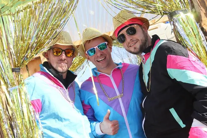 Einer der Lieblingshits im heurigen Fasching: „Wackelkontakt“ von Oimara, entstanden in Fladnitz an der Teichalm. „Ich spiele es zu jeder vollen Stunde“, sagt Weiss. So könnten sich die Leute darauf einstellen, denn es seien schon einige mit dem Musikwunsch zu ihm gekommen.