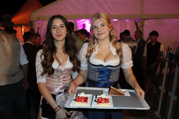 Klicken Sie such durch die Bilder des Frühlingsfestes 2024!